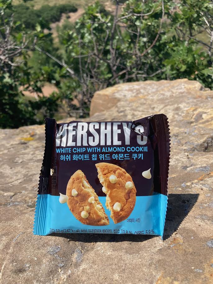 Hershey's White Chocolate Chip Almond Cookie (Korea)